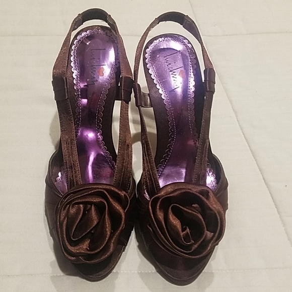 🥀NWT Fabulous satin shoes - Picture 7 of 8
